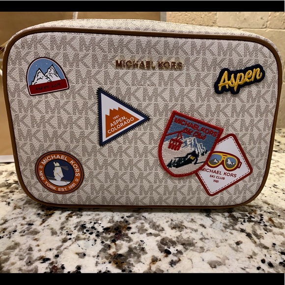 ✨🎁 SOLD 🎊 Michael Kors ASPEN Large EW Crossbody Bag🎁✨ - Picture 7 of 12